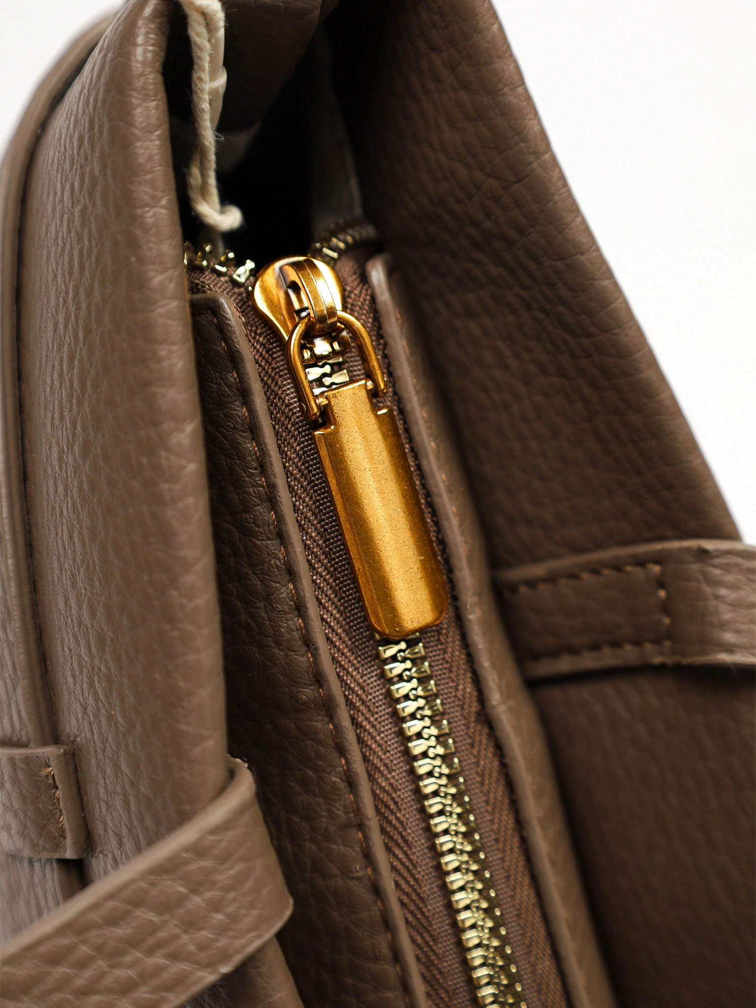 Сумка-тоут с декоративным платком и ремешком с пряжкой в ассортименте